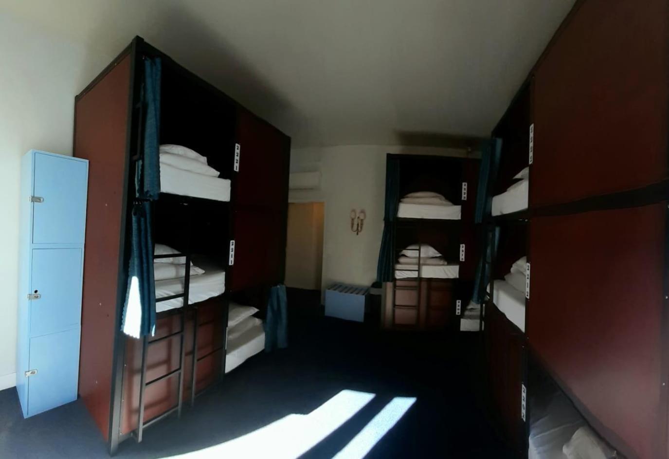 Cama en habitación compartida mixta de 10 camas